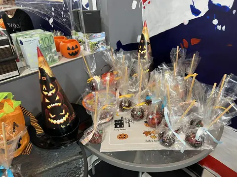 Mere caramelizate și dovleci la petrecerea de Halloween