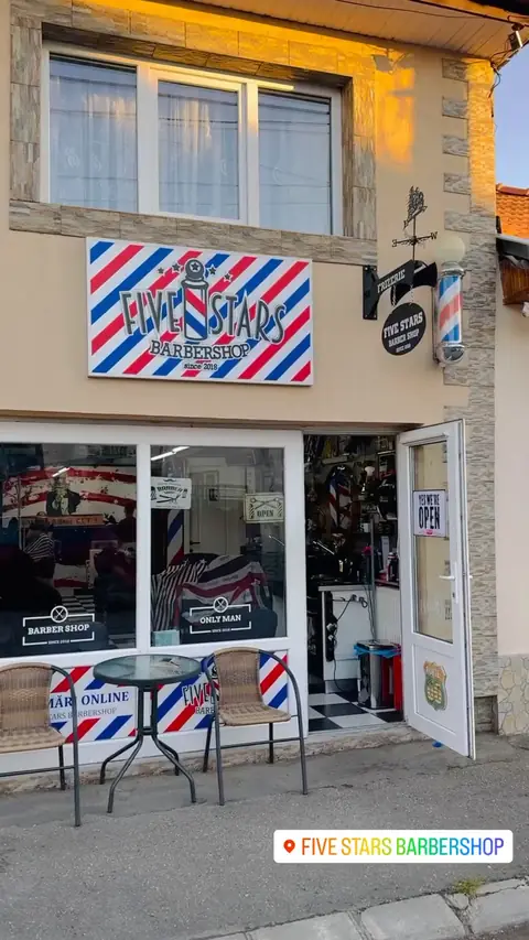 Clip video: intrarea salonului Five Stars Barbershop