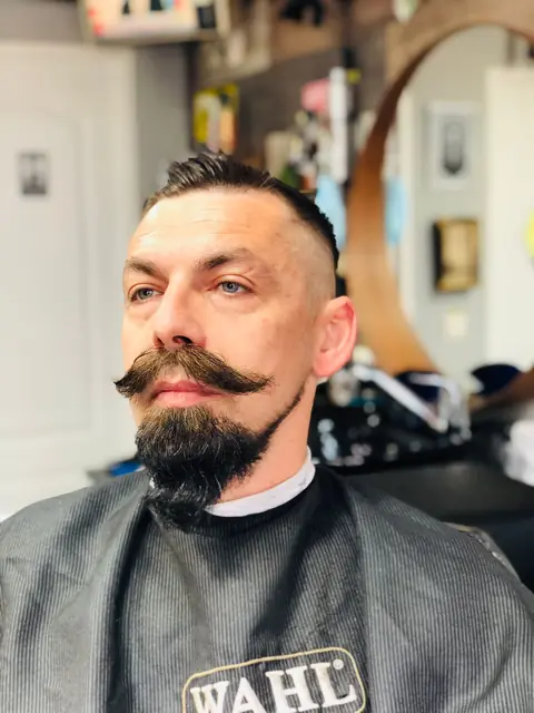 Lucrare Five Stars Barbershop Gherla — fotografie 211