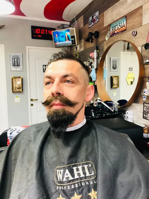 Lucrare Five Stars Barbershop Gherla — fotografie 210